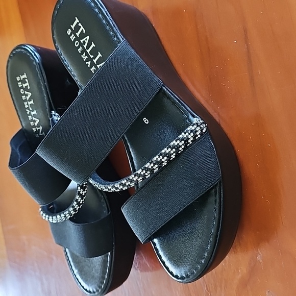 Italian Shoemakers Black and Silver Women's Sandal Wedge - Picture 2 of 4